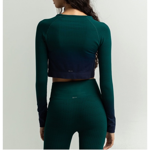 Hurley Seamless Workout Top Crop Long Sleeve Perforated - Picture 4 of 9